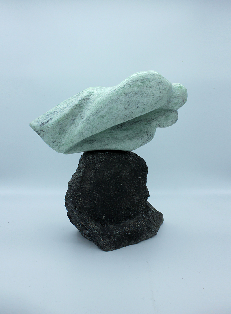VERTIGO - Stéatite - Sculpture : 30 cm - Poids 2 kg - Socle : 28xH28x17 cm